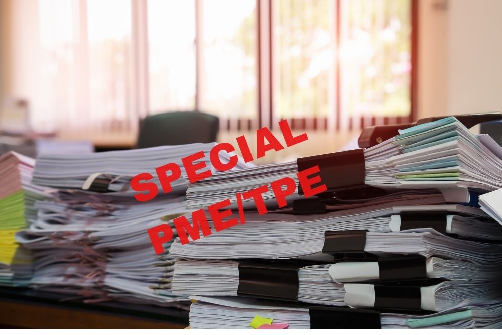 pile de dossier avec le titre spécial pme tpe